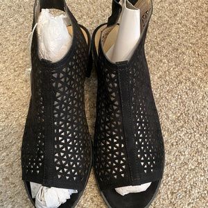 Ladies shoes. Open toe and open back. Size 8